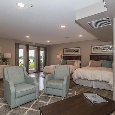 River View Lodge Le Claire Bagian luar foto