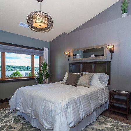 River View Lodge Le Claire Bagian luar foto