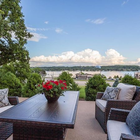 River View Lodge Le Claire Bagian luar foto