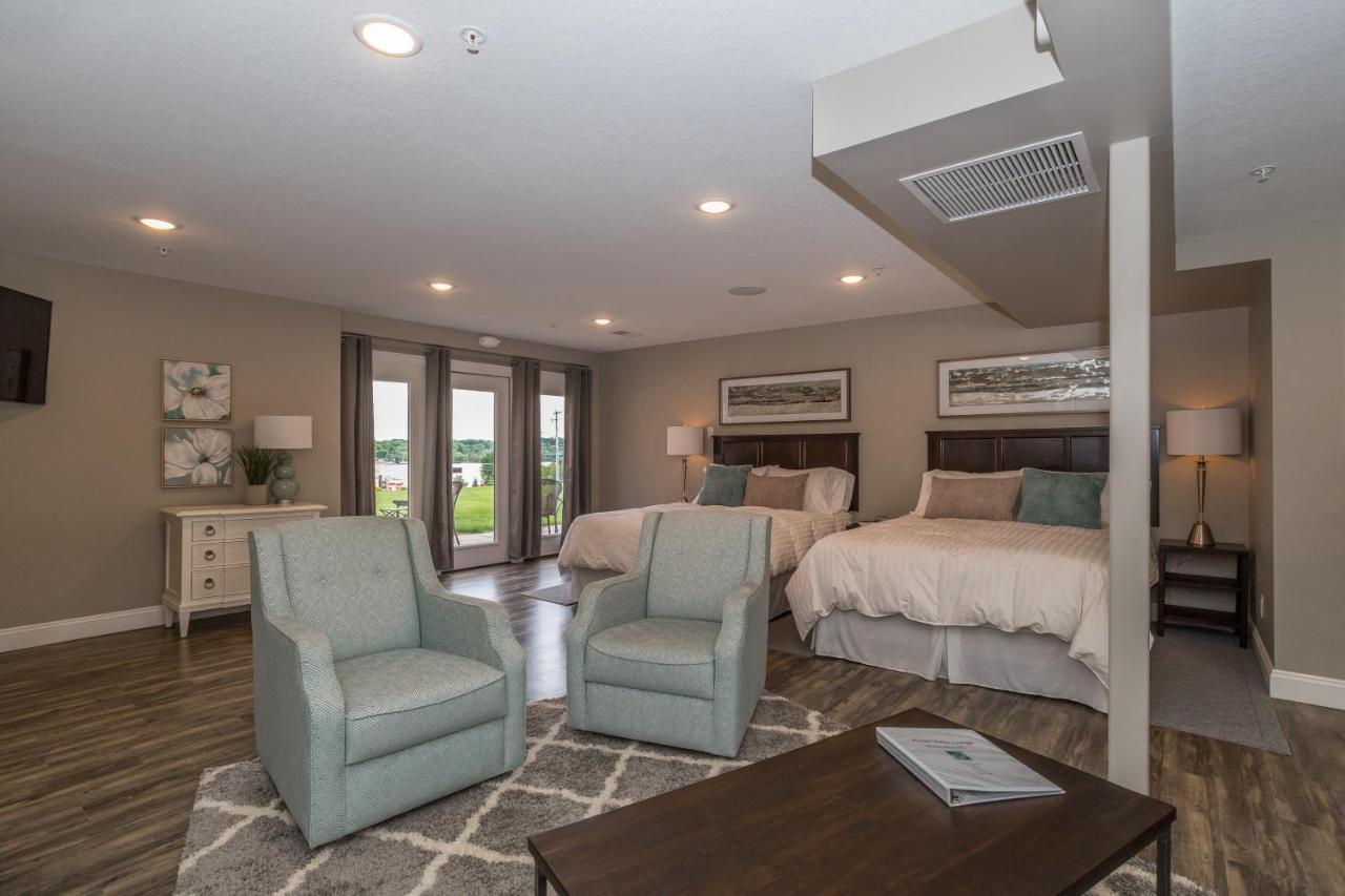 River View Lodge Le Claire Bagian luar foto