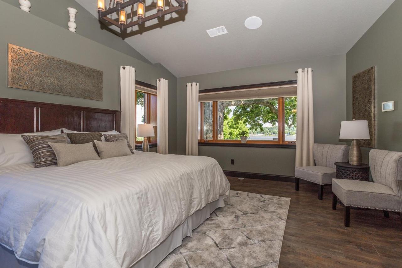 River View Lodge Le Claire Bagian luar foto