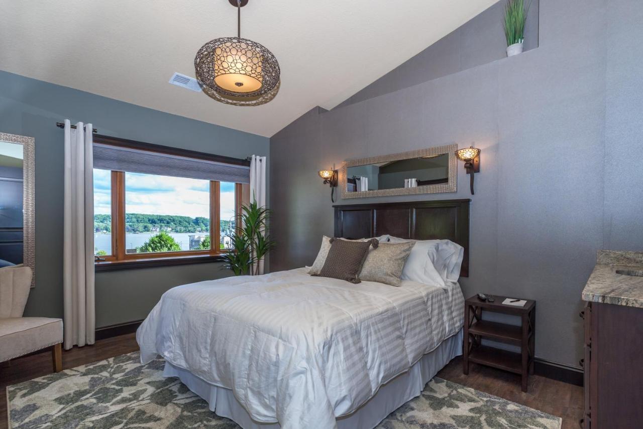 River View Lodge Le Claire Bagian luar foto