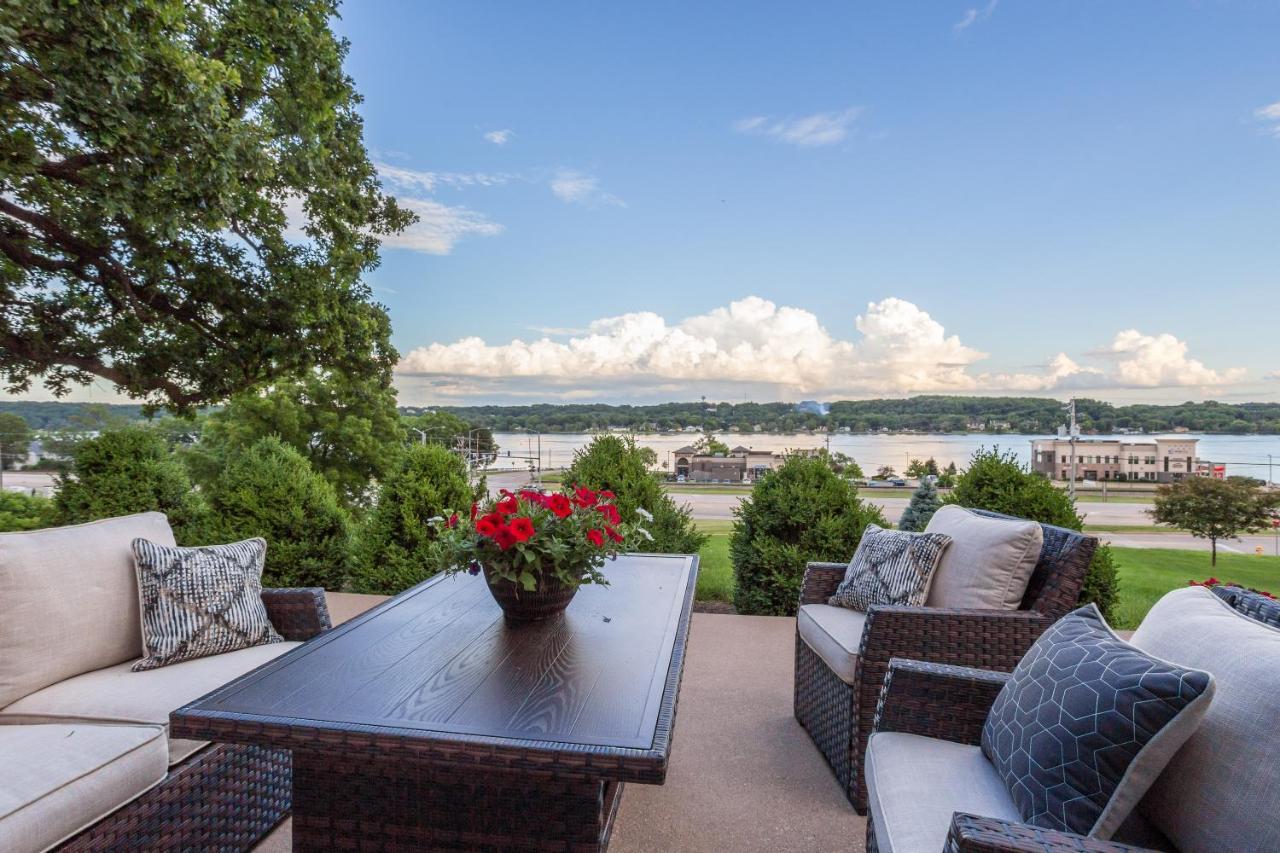 River View Lodge Le Claire Bagian luar foto