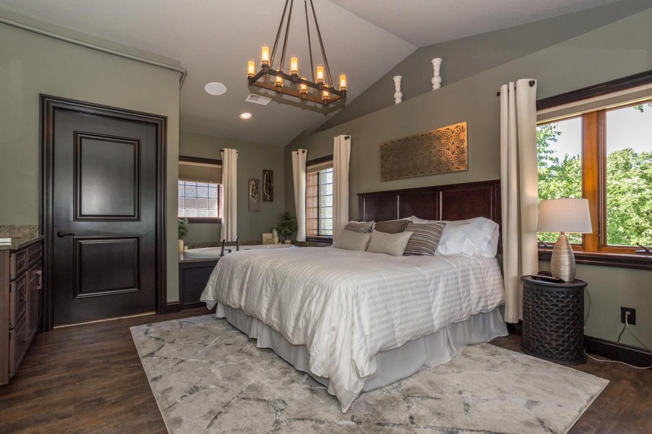 River View Lodge Le Claire Bagian luar foto