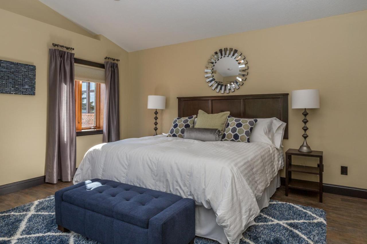 River View Lodge Le Claire Bagian luar foto