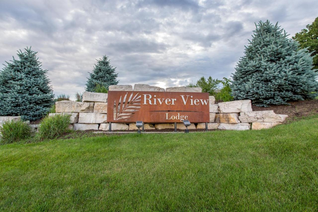 River View Lodge Le Claire Bagian luar foto