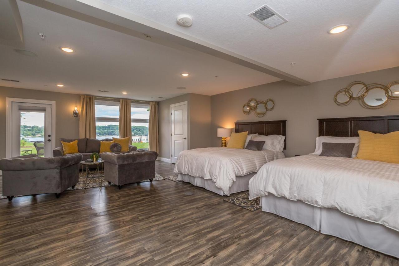River View Lodge Le Claire Bagian luar foto