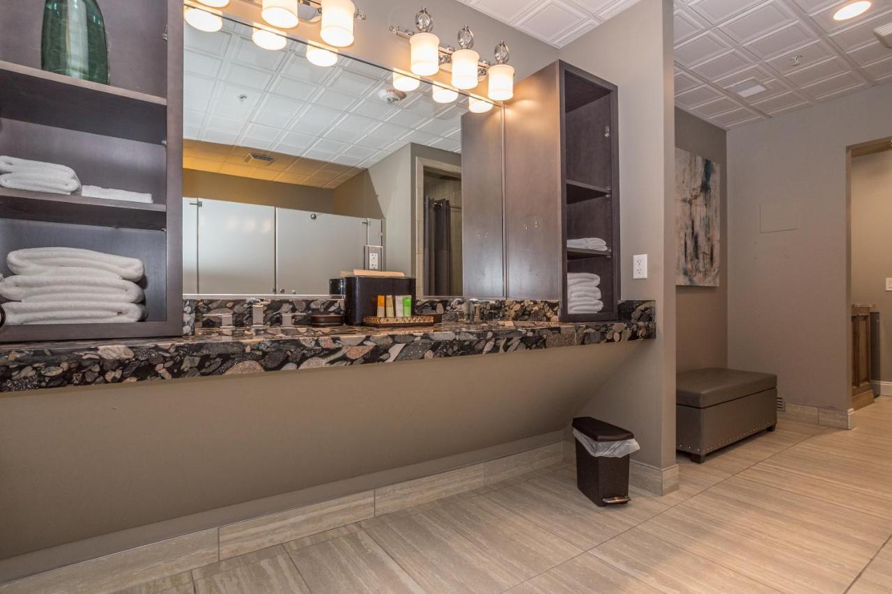 River View Lodge Le Claire Bagian luar foto