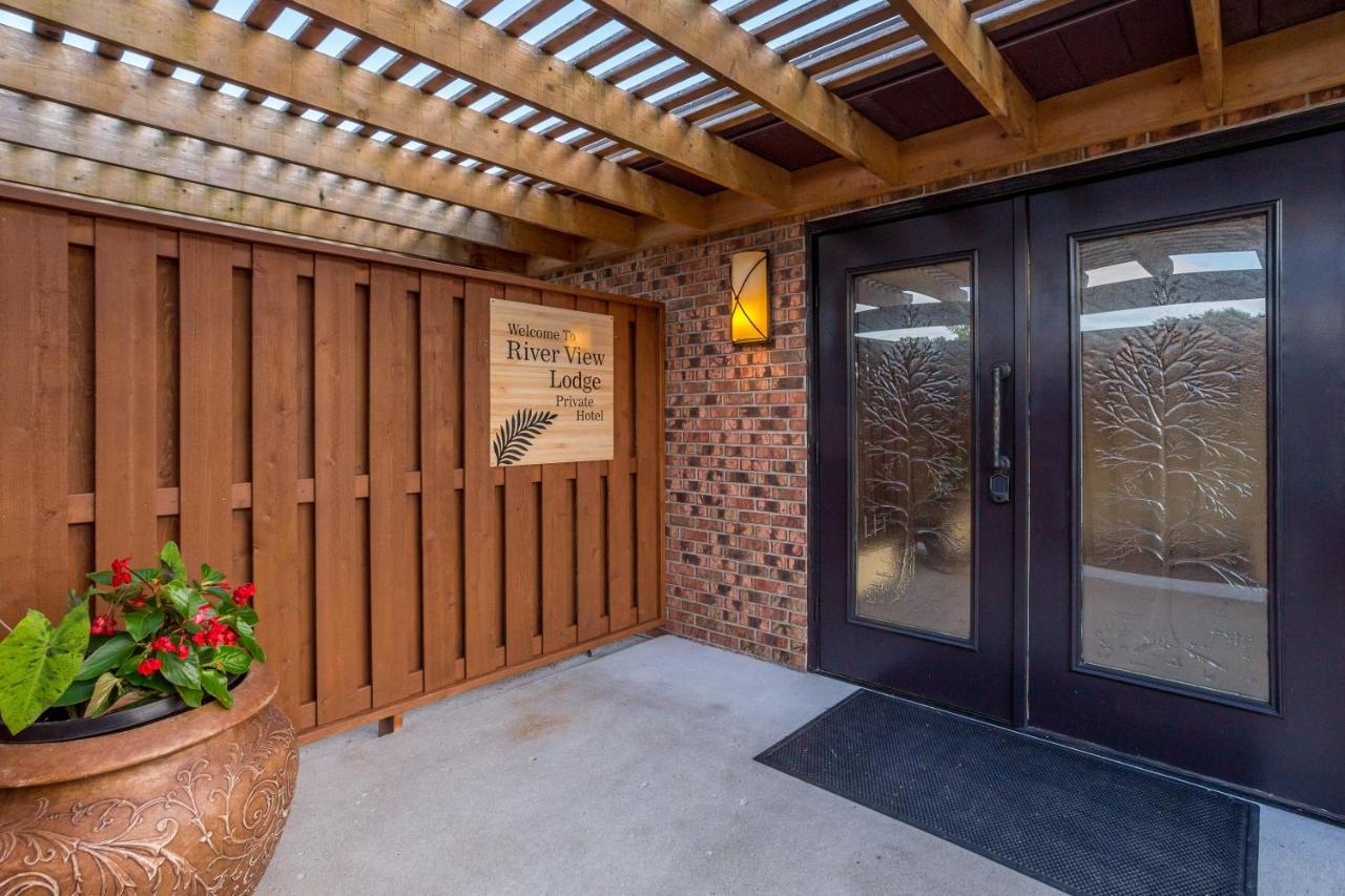 River View Lodge Le Claire Bagian luar foto